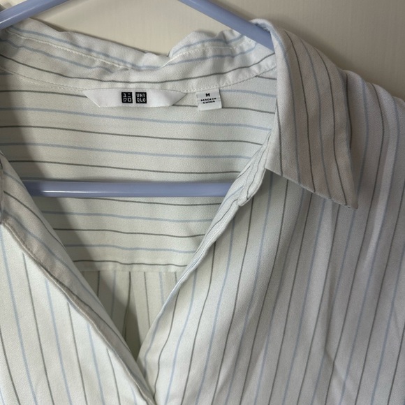 Uniqlo White and Blue Striped Shirt      size M - Picture 4 of 6
